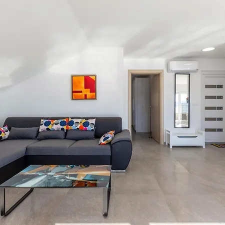 Appartement Front In With Wifi Povile