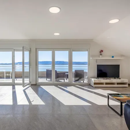 Beautiful In With House Sea View Apartmán Povile