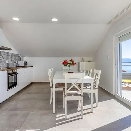 Apartman Beautiful In With House Sea View